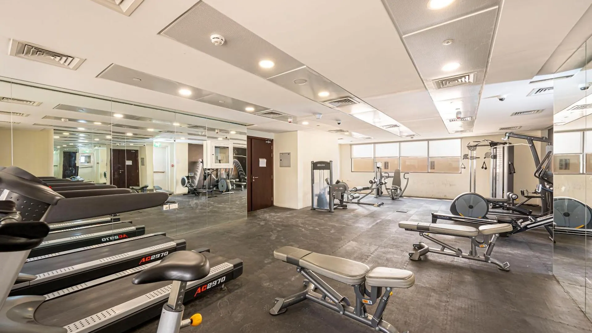 Trendy Dubailand Studio For Stylish Travelers United Arab Emirates
