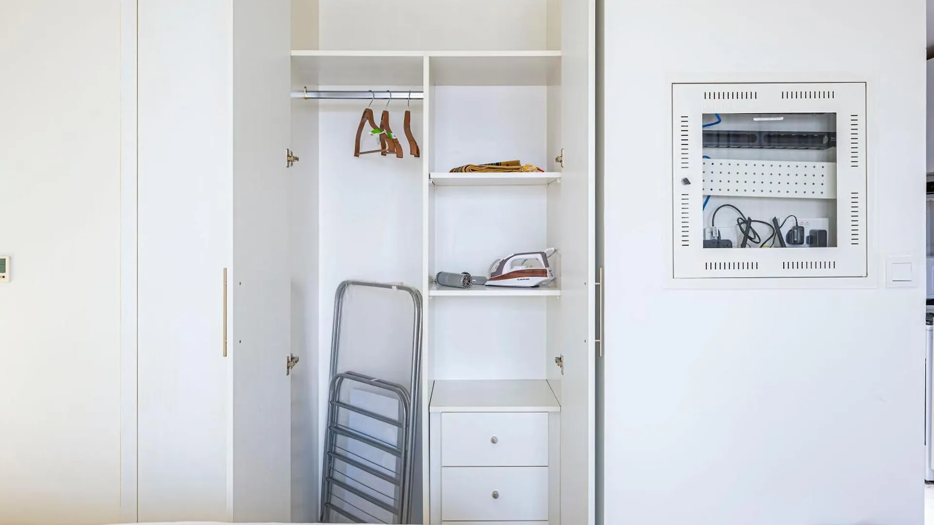 Trendy Dubailand Studio For Stylish Travelers United Arab Emirates