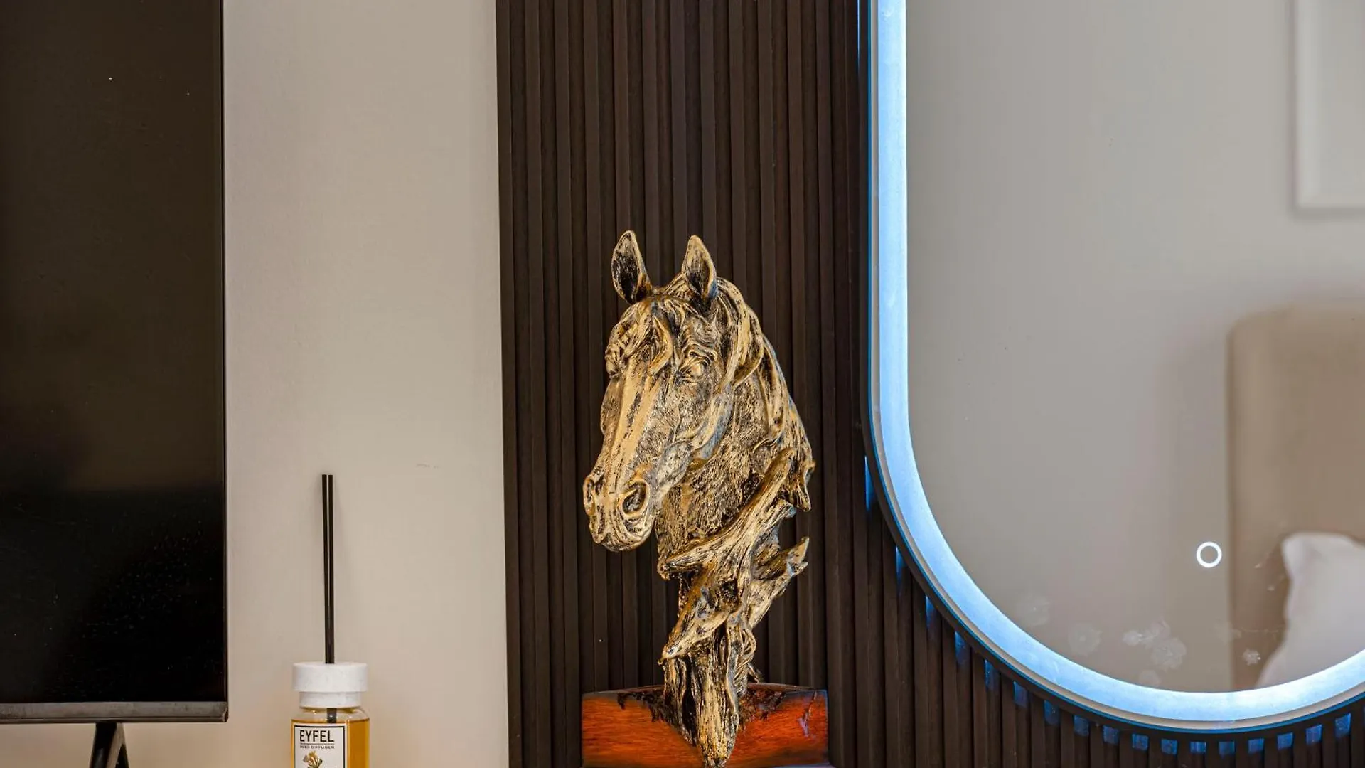 Trendy Dubailand Studio For Stylish Travelers United Arab Emirates
